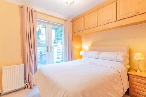 2 bedroom bungalow for sale, Ling Park Avenue, Wilsden, Bradford, West Yorkshire, BD15
