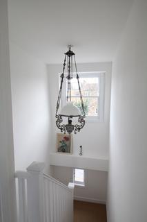 Studio to rent, Winston Road, London N16
