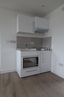 Studio to rent, Winston Road, London N16