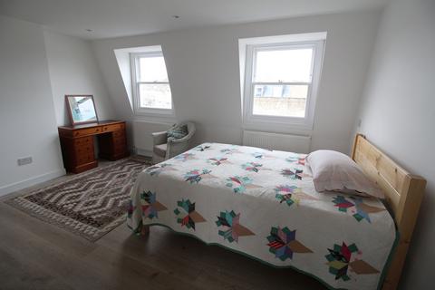 Studio to rent, Winston Road, London N16