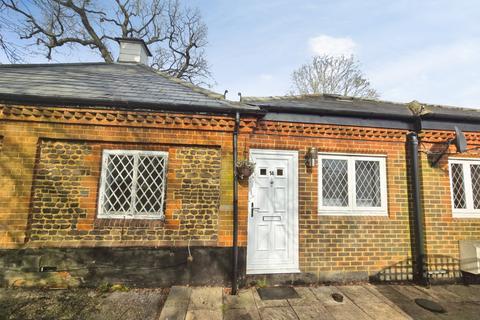 undefined, Farnborough Road, Farnham GU9