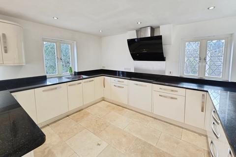 undefined, Farnborough Road, Farnham GU9