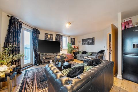 2 bedroom apartment for sale, Pettacre Close, London