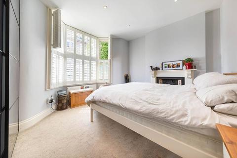 2 bedroom flat to rent, Warriner Gardens, Battersea Park, London, SW11