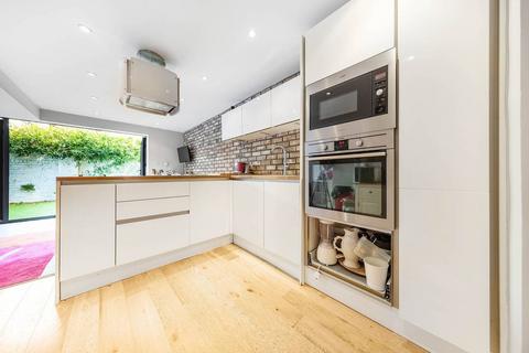 2 bedroom flat to rent, Warriner Gardens, Battersea Park, London, SW11