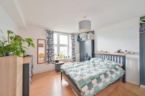 2 bedroom flat for sale, Goldsborough House, Clapham, London, SW8