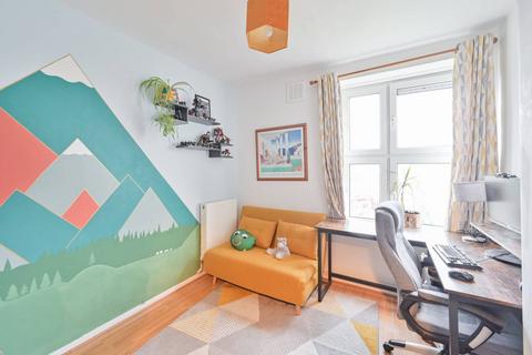 2 bedroom flat for sale, Goldsborough House, Clapham, London, SW8