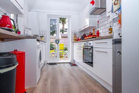 2 bedroom flat to rent, Paisley Road , Southbourne , Bournemouth