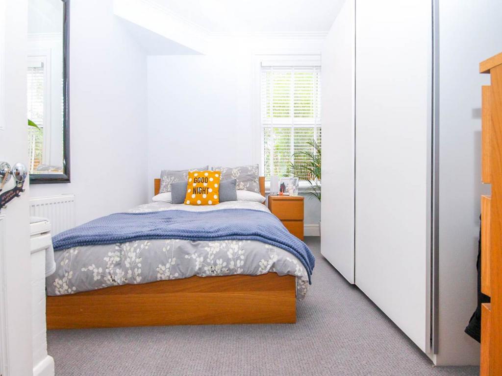 71 paisly master bed