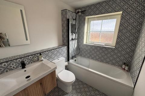 2 bedroom flat to rent, Toll Road, Kincardine, Fife, FK10