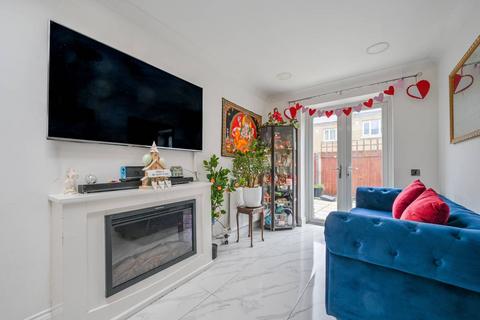 4 bedroom house to rent, Abbott Road, Poplar, London, E14