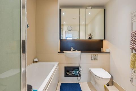 1 bedroom flat for sale, Kingfisher Heights, Royal Docks, London, E16