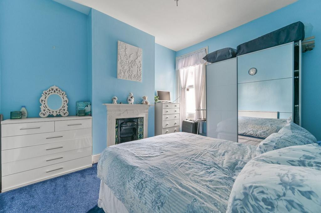 Bedroom, fireplace