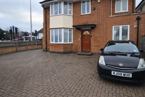 Studio to rent, The Vale, Golders Green