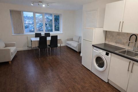 Studio to rent, The Vale, Golders Green