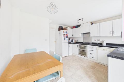 3 bedroom end of terrace house for sale, Longhorn Avenue, Gloucester