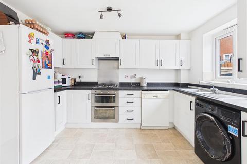 3 bedroom end of terrace house for sale, Longhorn Avenue, Gloucester