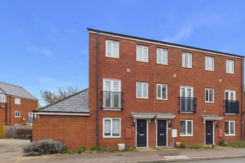 3 bedroom end of terrace house for sale, Longhorn Avenue, Gloucester