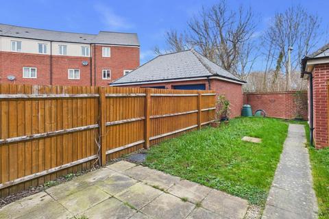 3 bedroom end of terrace house for sale, Longhorn Avenue, Gloucester