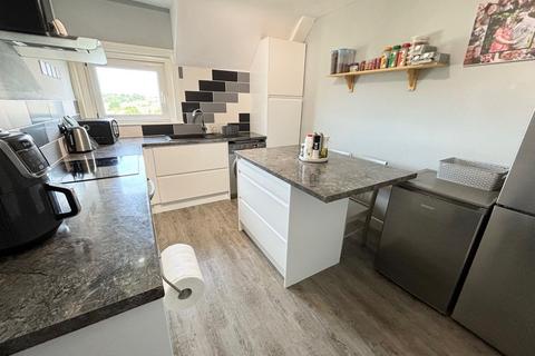 2 bedroom flat for sale, St Davids Avenue, Bexhill on Sea TN40