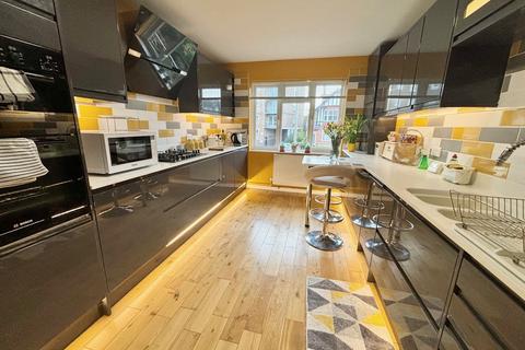 2 bedroom flat for sale,  The Croft, Bexhill on Sea TN39