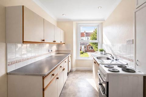 2 bedroom flat for sale, Milton Road, Milton - Great First Time Buy