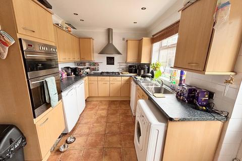 3 bedroom semi-detached house for sale, Wrestwood Road, Bexhill on Sea TN40
