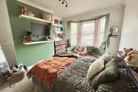 3 bedroom semi-detached house for sale, Wrestwood Road, Bexhill on Sea TN40