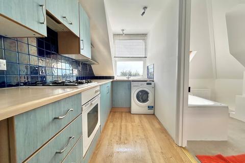 2 bedroom flat for sale, Wickham Avenue, Bexhill on Sea TN39