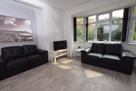 3 bedroom flat to rent, London Road , Northampton NN4