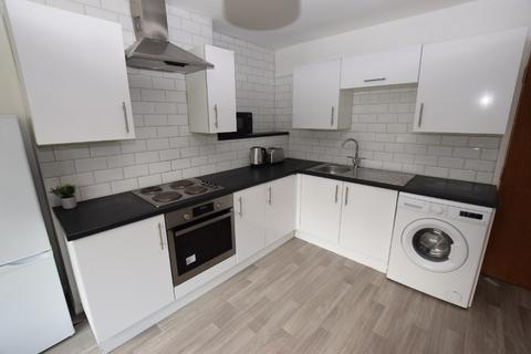 3 bedroom flat to rent, London Road , Northampton NN4
