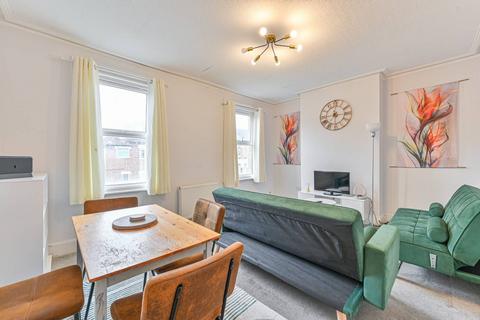 2 bedroom flat to rent, Stanger Road, South Norwood, London, SE25