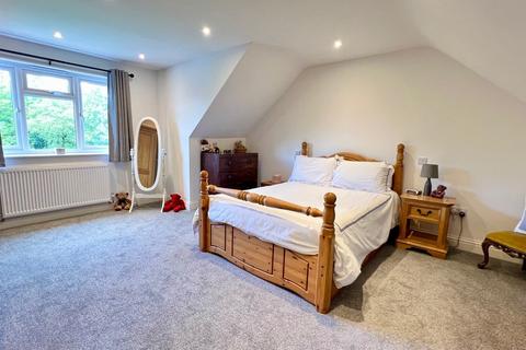 4 bedroom detached house for sale, Station Road, Battle TN33
