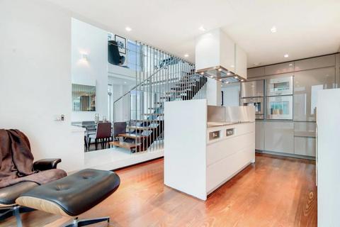 undefined, Pan Peninsula Square, London, E14