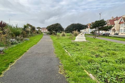 2 bedroom flat for sale, Marina, St Leonards on Sea TN38