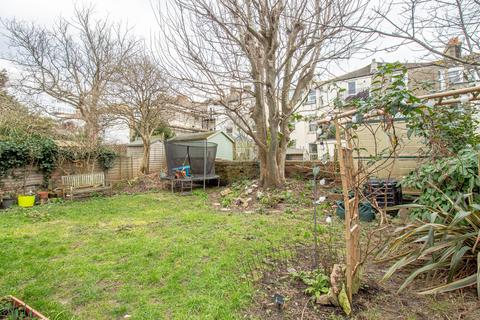 2 bedroom flat for sale, Eversley Road, Bexhill on Sea TN40