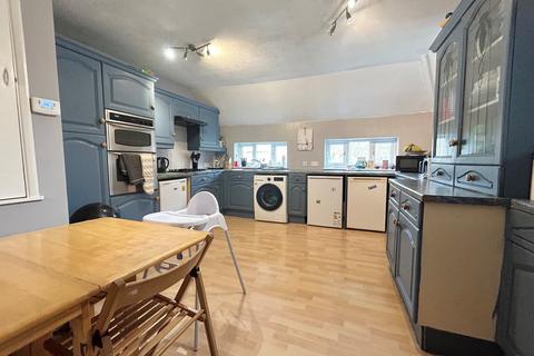 2 bedroom flat for sale, Eversley Road, Bexhill on Sea TN40