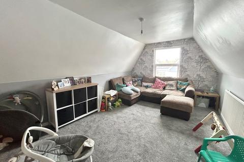 2 bedroom flat for sale, Eversley Road, Bexhill on Sea TN40