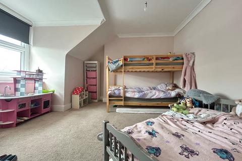 2 bedroom flat for sale, Eversley Road, Bexhill on Sea TN40