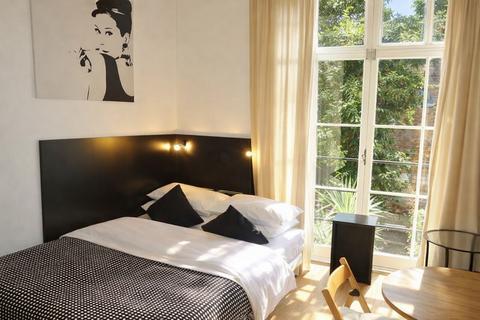 Studio to rent, 42-43 Cartwright Gardens, London, WC1H