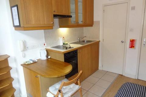 Studio to rent, 42-43 Cartwright Gardens, London, WC1H