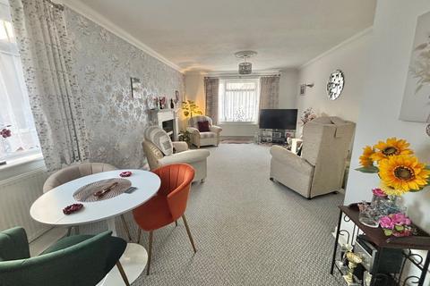 2 bedroom semi-detached bungalow for sale, Cowdray Close, Bexhill on Sea TN39