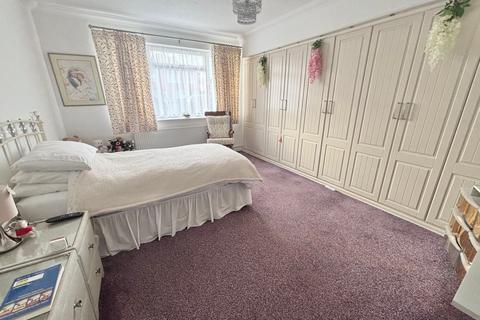 2 bedroom semi-detached bungalow for sale, Cowdray Close, Bexhill on Sea TN39