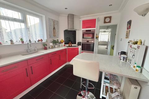 2 bedroom semi-detached bungalow for sale, Cowdray Close, Bexhill on Sea TN39
