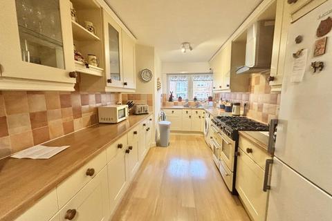 2 bedroom flat for sale, West Parade, Bexhill on Sea TN39