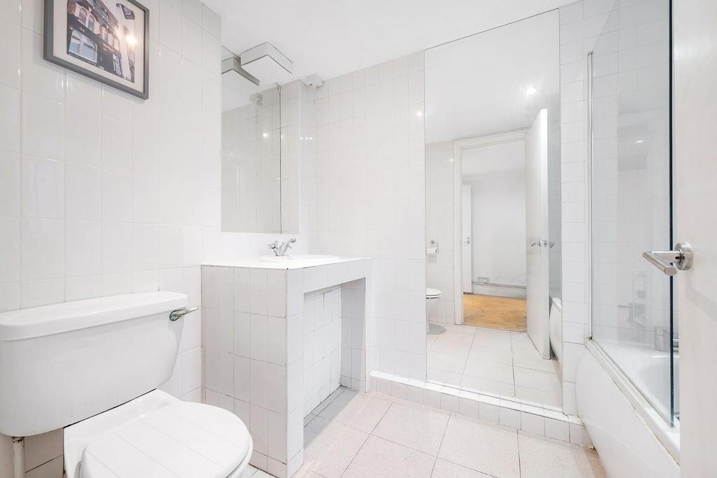 Bathroom.JPG