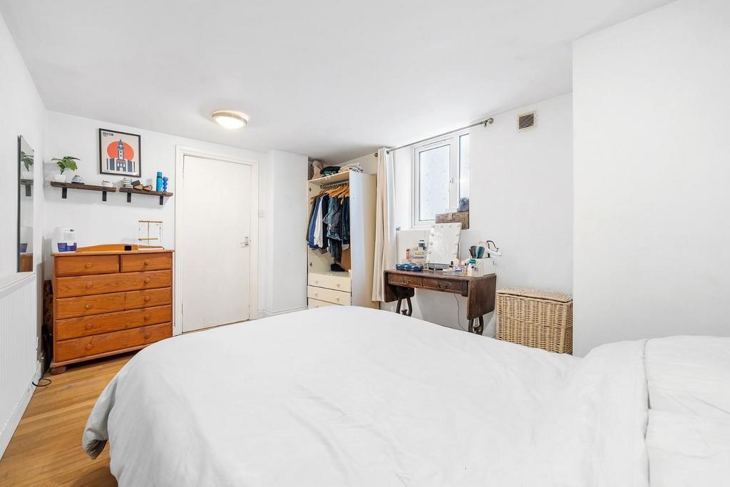 Bedroom One (2).JPG