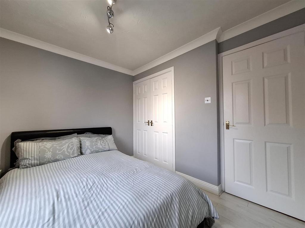 Bed2a.jpg