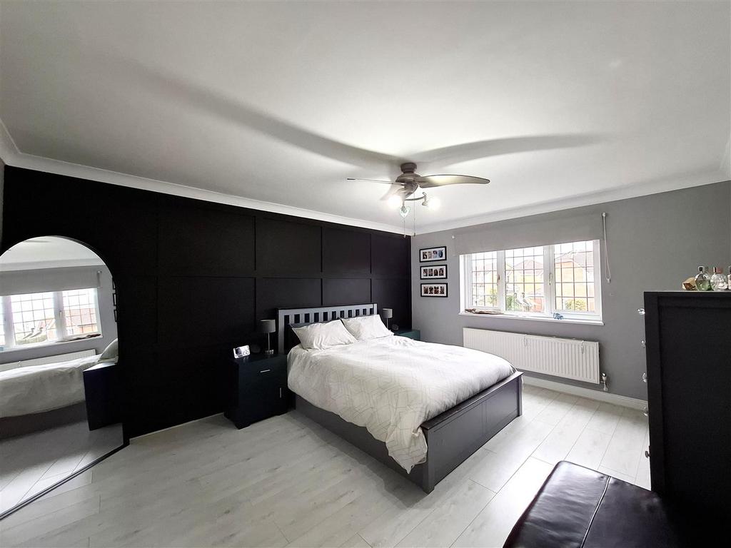 Bed2.jpg