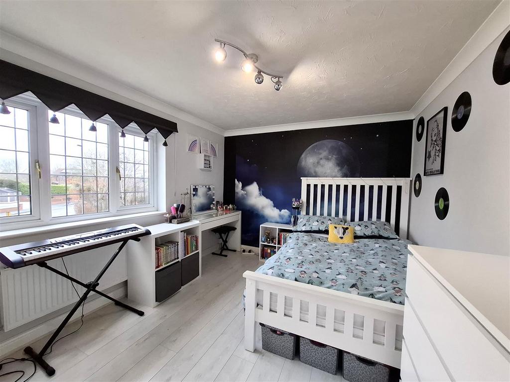 Bed1.jpg